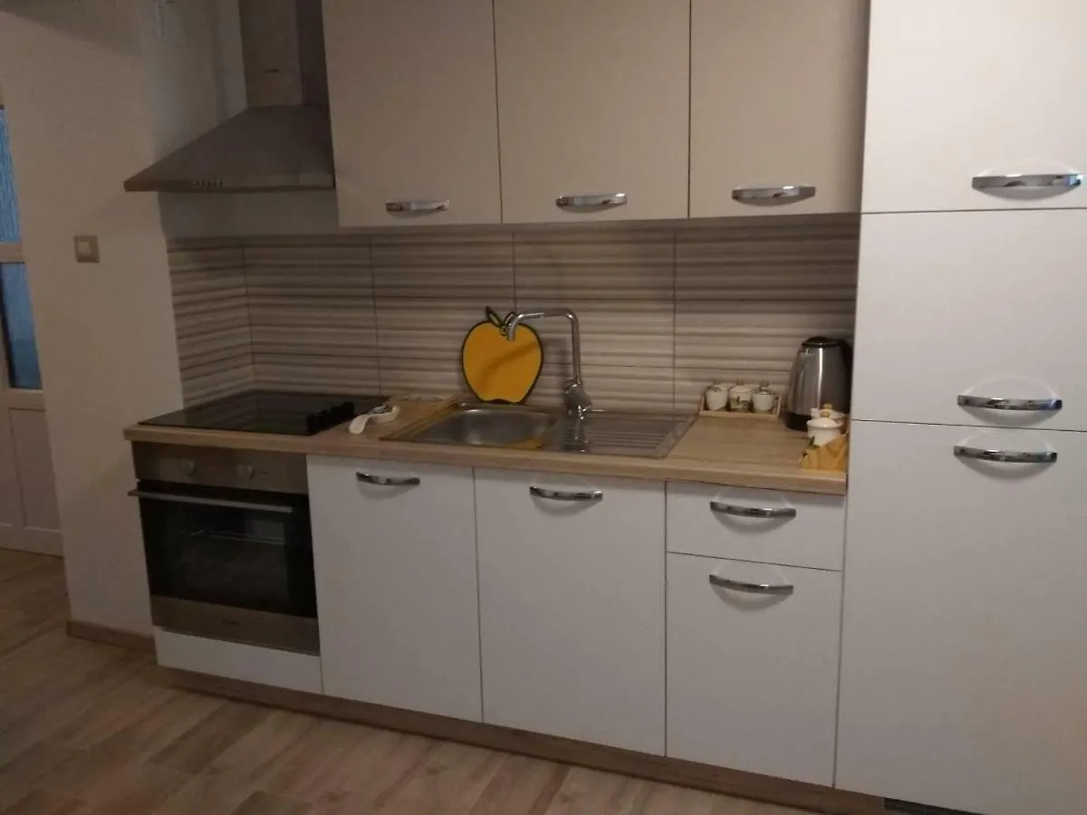 Apartman Laura Pola 0*,  Croazia